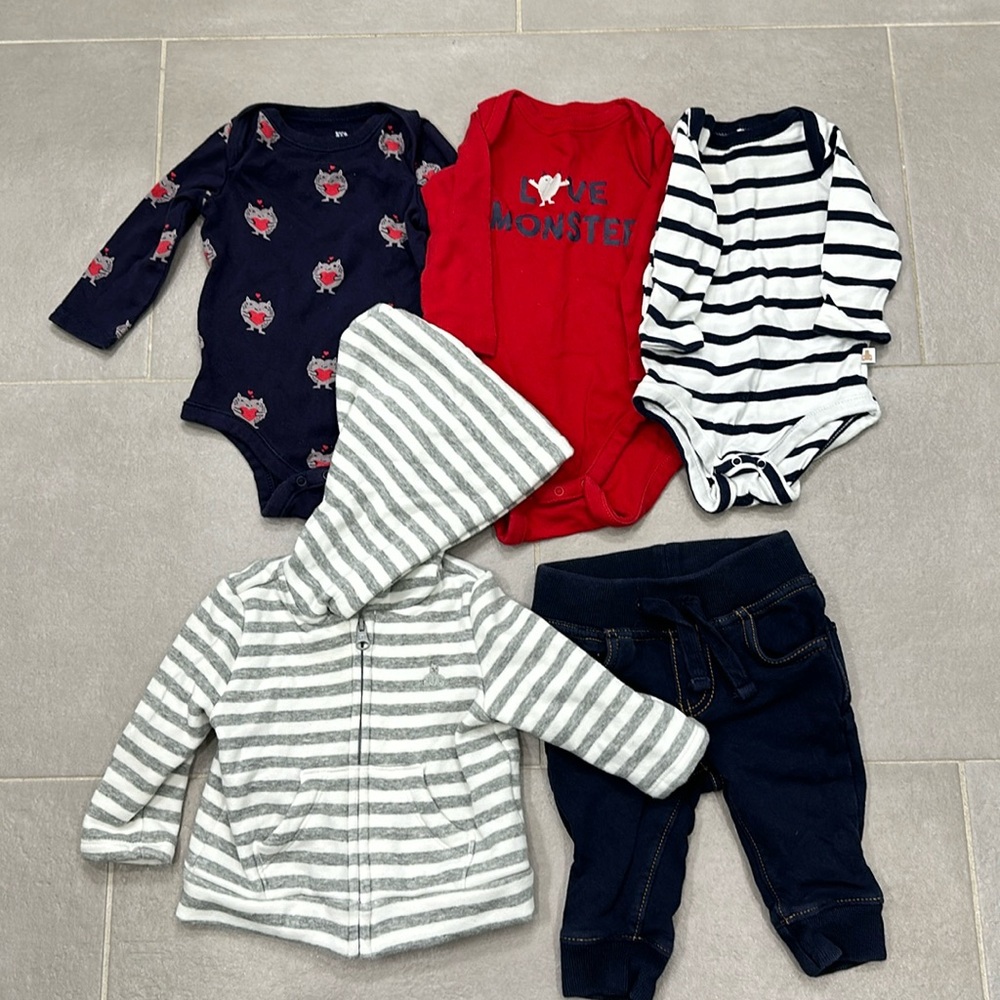 Bundle of Baby Gap clothes size 3-6 months